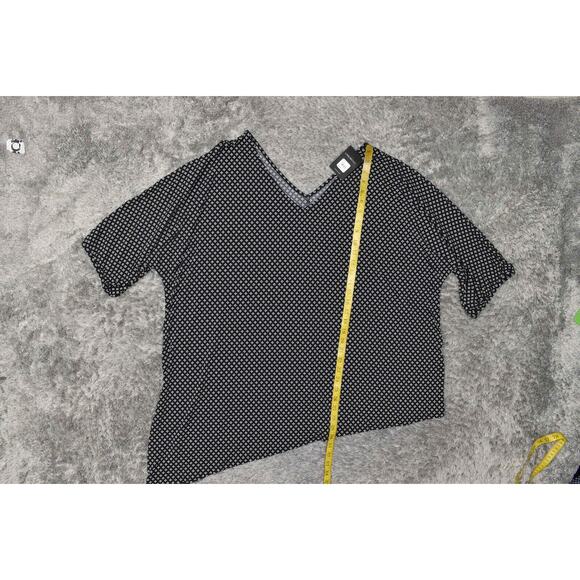 NEW Lane Bryant Black Blouse 26/28 Plus V Neck Floral Short Sleeve Asymmetrical - Picture 3 of 8